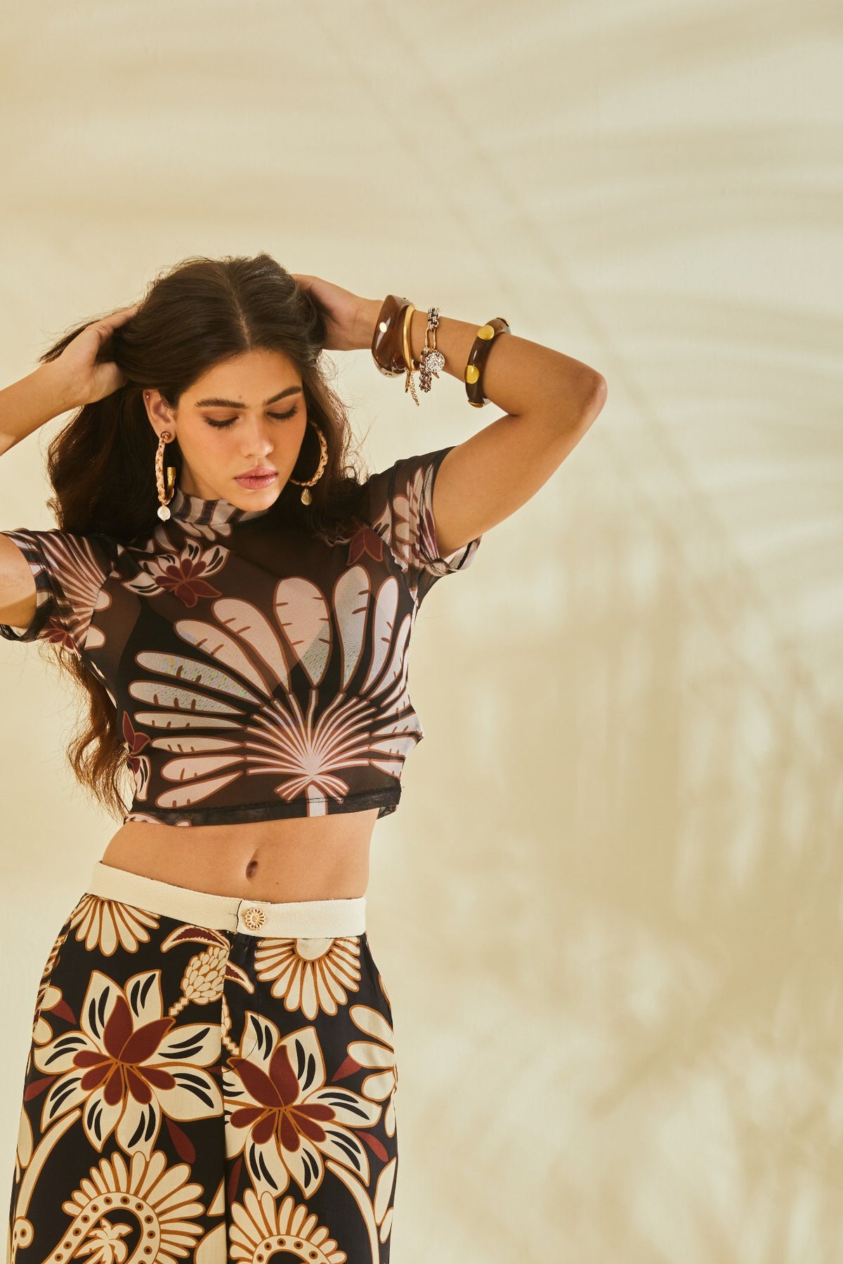 Blusa Cropped Em Tule Lenco Floral P&B